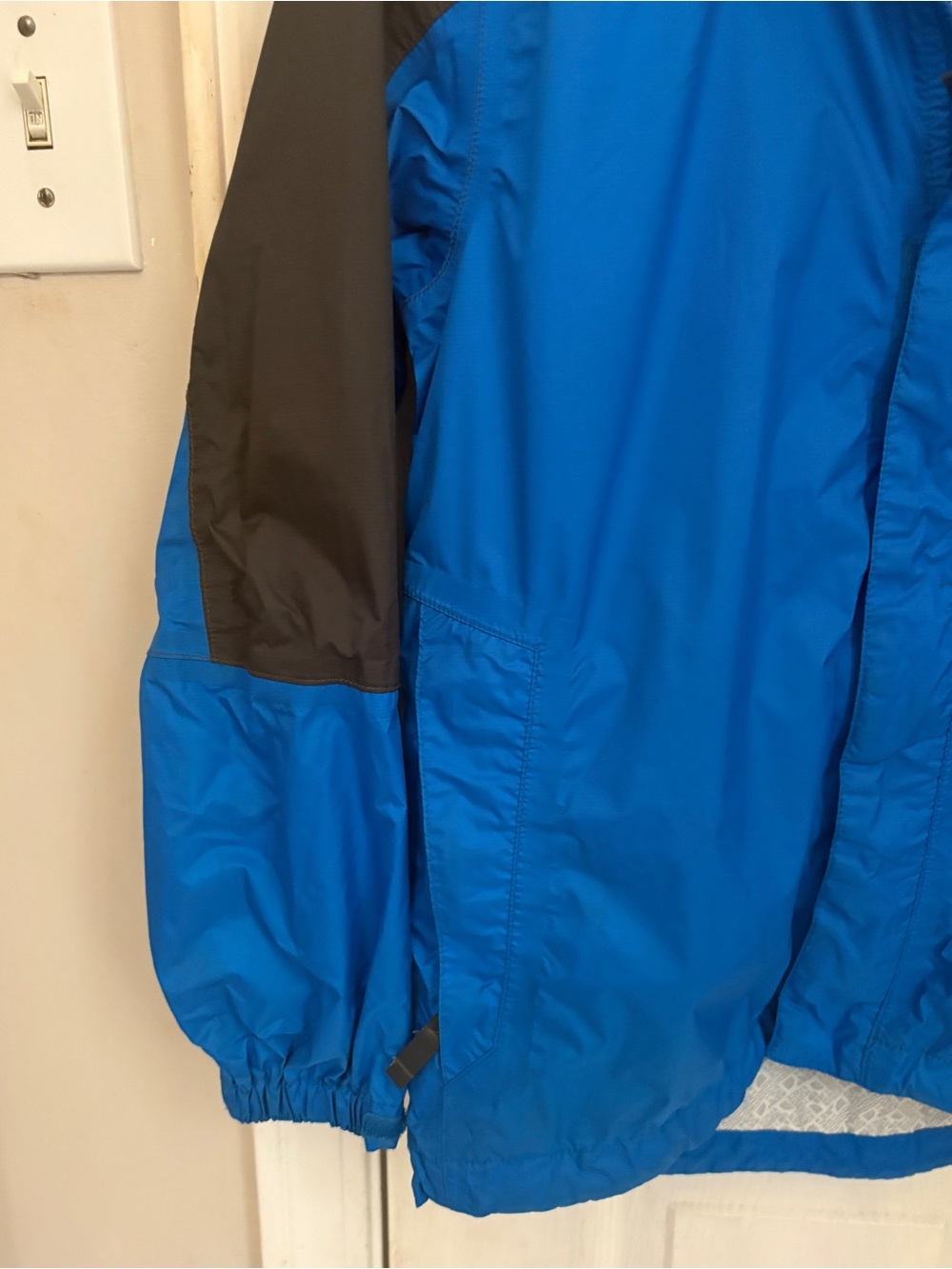 The NorthFace Boys Resolve Reflective Jacket in Blue and Black - Picture 6 of 13